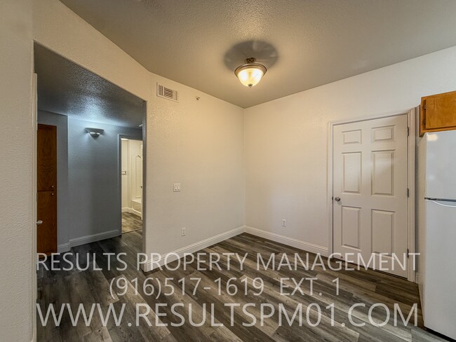 Building Photo - 1 Bed 1 Bath Roseville Condo with Attached Garage