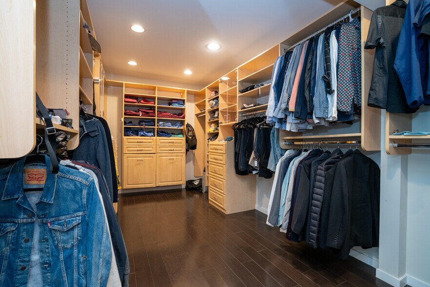 Building Photo - 3865 Buena Park Dr