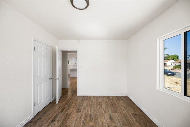 Building Photo - 2024 W 160th St