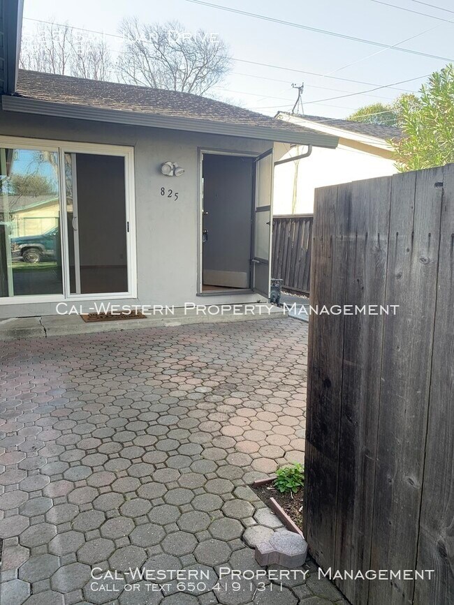 Building Photo - 825 San Juan Dr