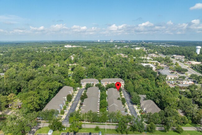 Building Photo - 1320 Hendrix Rd