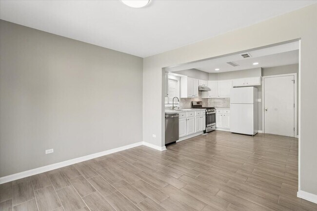 Building Photo - 322 Maple Ln
