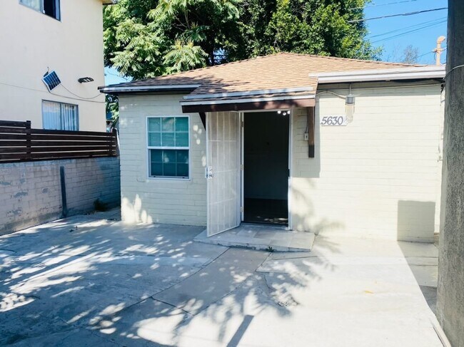 Building Photo - 5630 1/2 Craner Ave