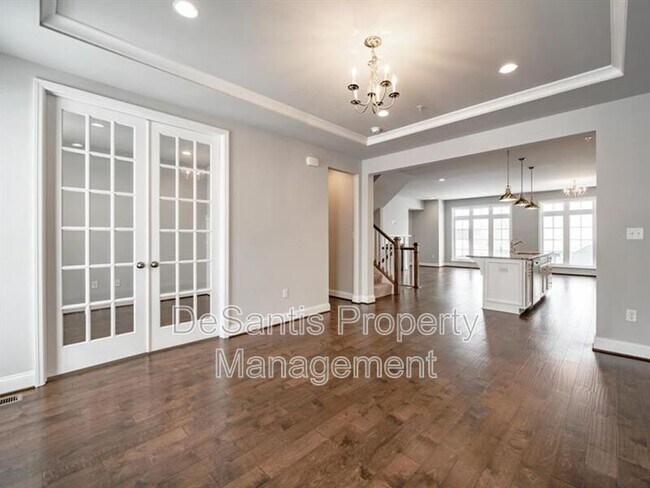 Building Photo - 1451 Hastings Cres