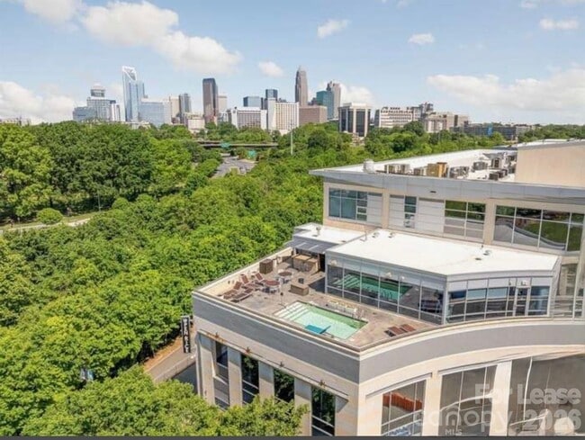 Building Photo - 1133 Metropolitan Ave