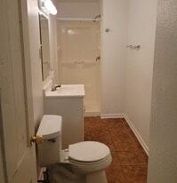 Building Photo - 304 S Cottage St