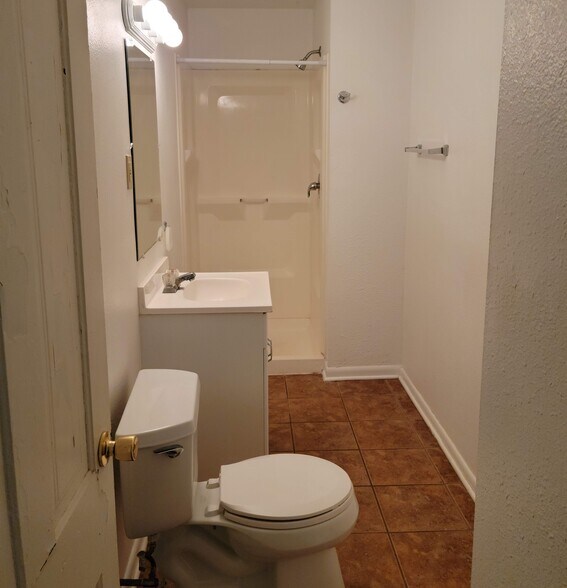 Primary Photo - 304 S Cottage St