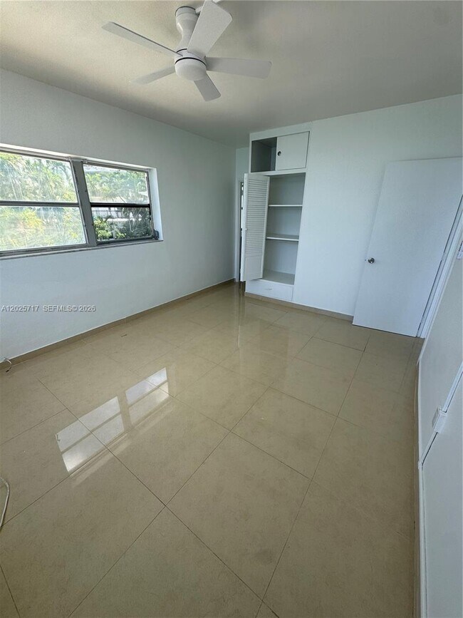 Building Photo - 10281 E Bay Harbor Dr