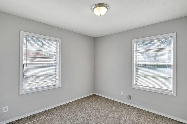 Building Photo - 7209 Blue Jay Dr