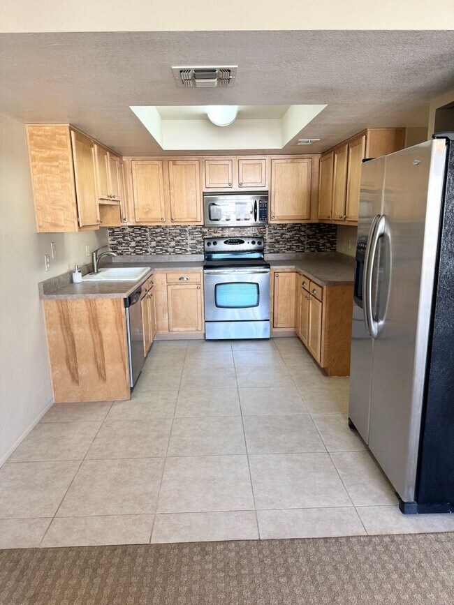 Building Photo - Amazing 2 Bedroom/2 Bath Condo!  Top Level Corner Unit with Spectacular Amenities!