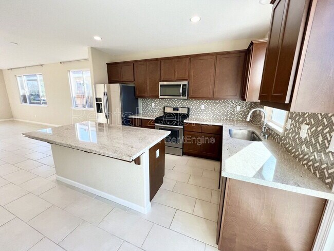 Building Photo - 482 Glendon Pl