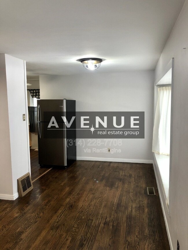 Building Photo - 5242 Parker Ave