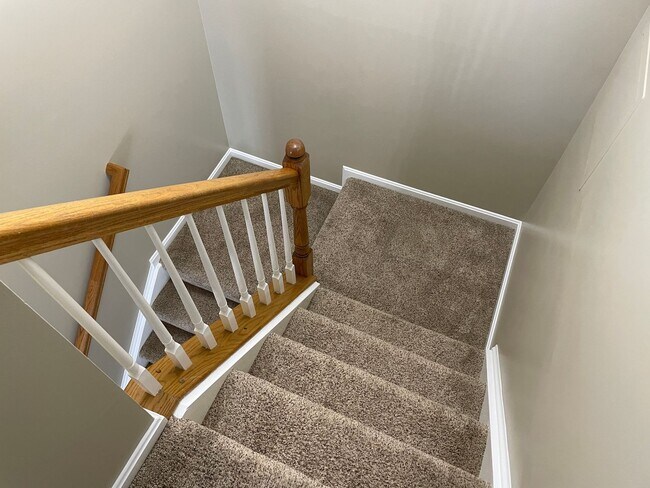 Building Photo - Beautiful 3 Bed 2.5 Bath Interior Townhome In Ashburn Village