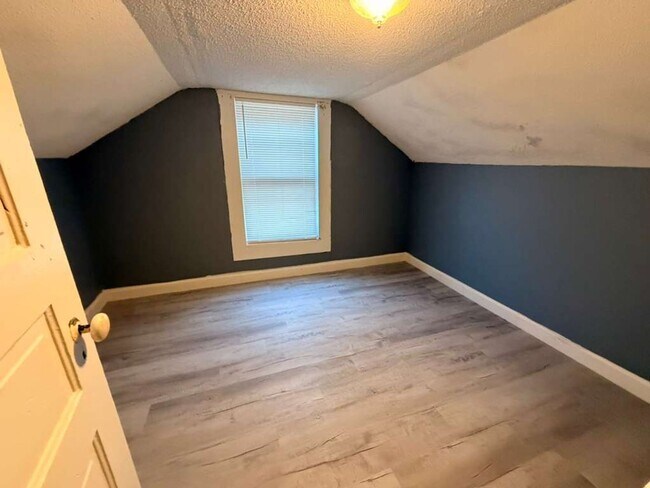 Building Photo - AVAILABLE NOW! Move-In Special Available – Free First Month’s Rent!