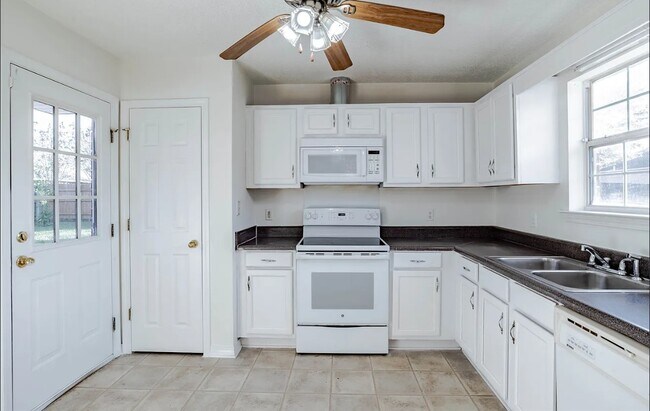 Building Photo - 8361 Jeptha Ct