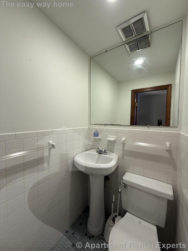 Building Photo - 24 Saville St