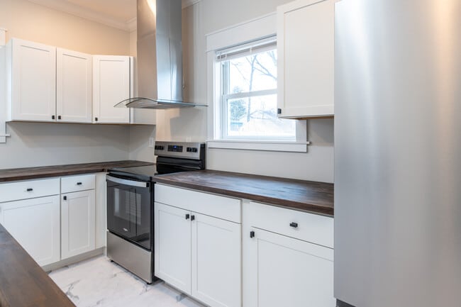 Building Photo - 1287 E Harper Ave