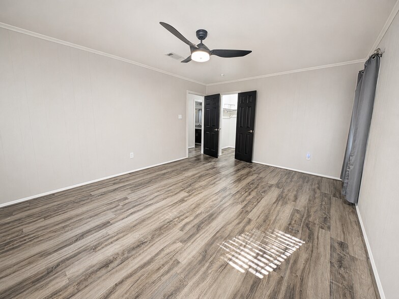 Building Photo - 207 W Mink St