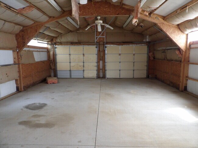 Building Photo - 102 Cedar Dr