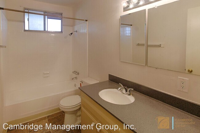 Building Photo - 554 Greenbrier Dr