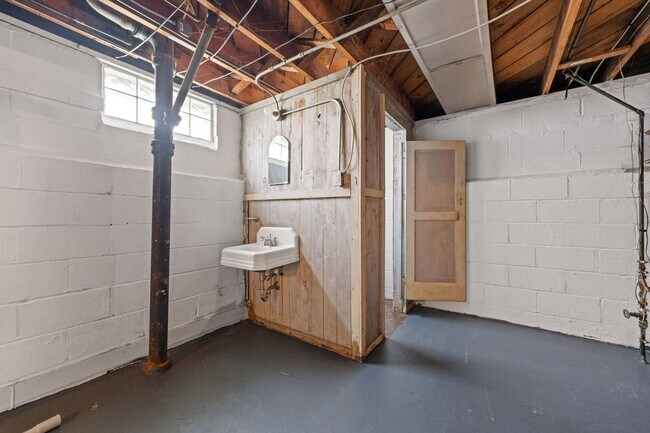 Building Photo - 26950 Mallard Ave