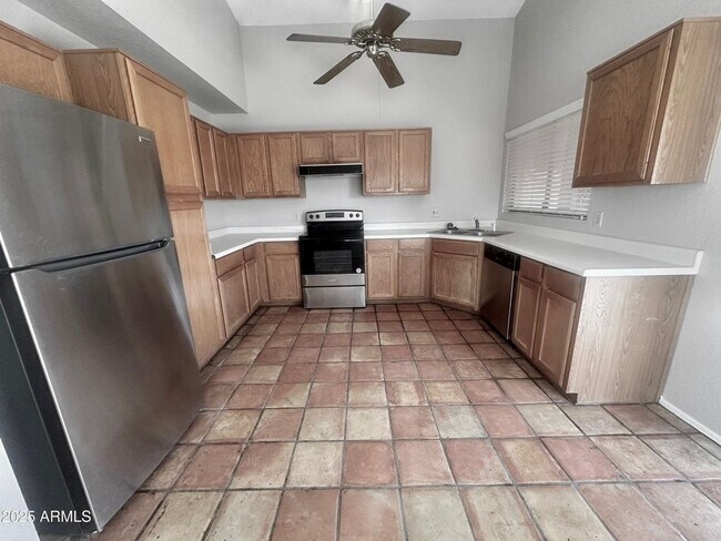 Building Photo - Charming 3 bedroom, 2 bath single story home with 2 car garage in Chandler