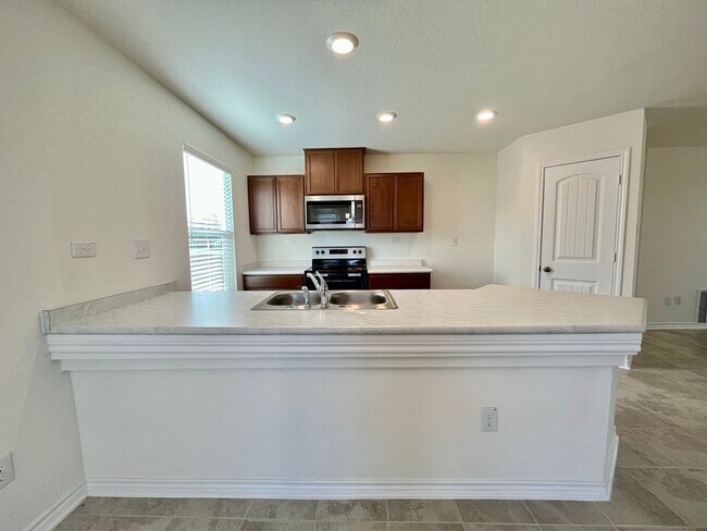 Building Photo - 3 Bedroom/2 Bath Skyview Subdivision