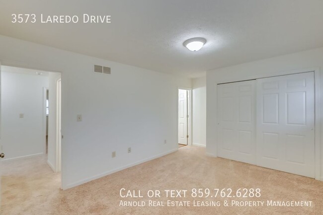 Building Photo - New 2 Bedroom 1.5 Bath Listing!