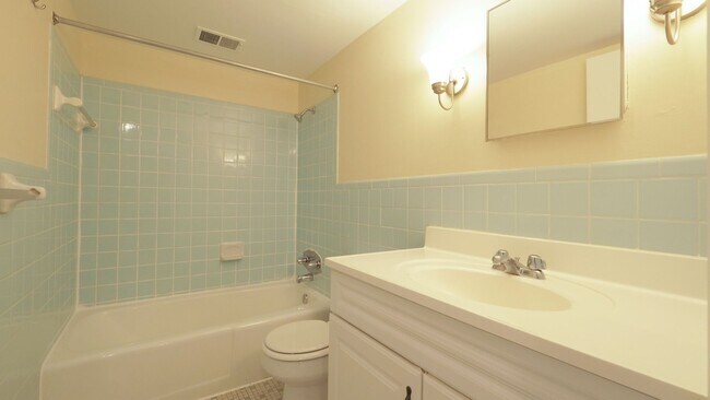 Building Photo - TRENT 559