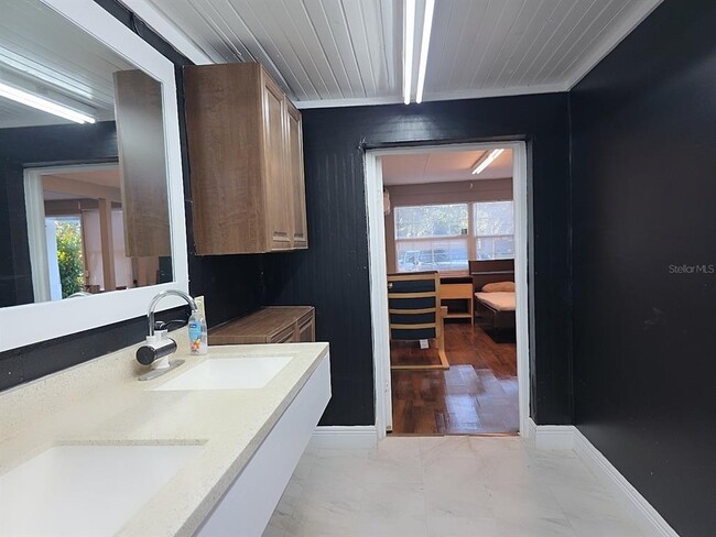 Building Photo - 4713 W El Prado Blvd