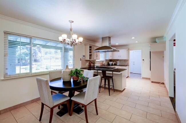 Building Photo - 2553 W Scott Ave