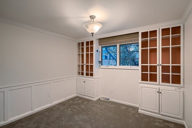 Building Photo - West Highlands 4-bedroom 2-bathroom