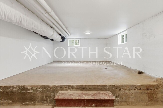 Building Photo - 592 9th St