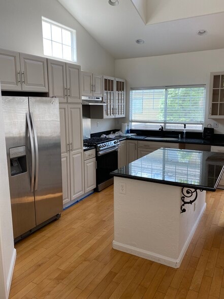 Building Photo - 1240 Kondos Ave