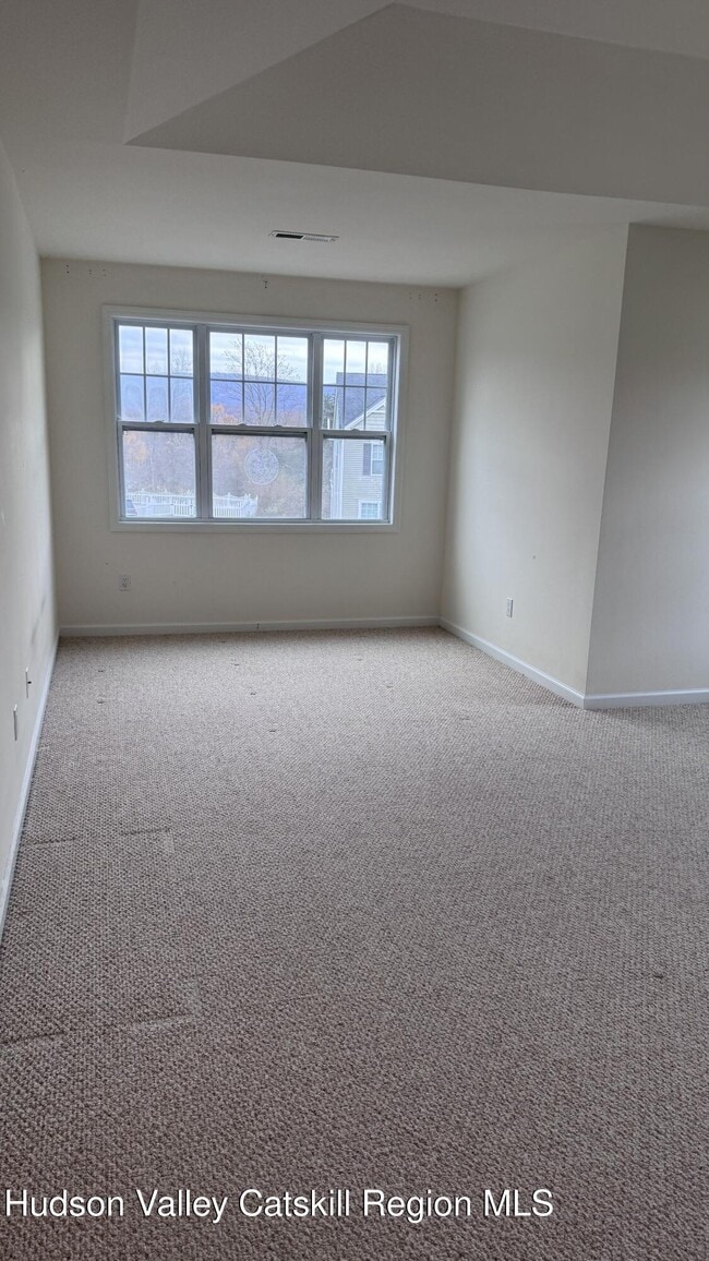 Building Photo - 245 Buttonwood Way