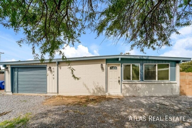 Building Photo - 6949 E Casey Pl