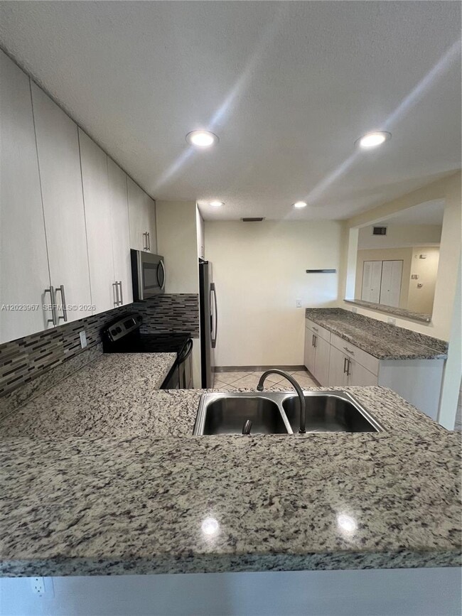 Building Photo - 16373 Malibu Dr