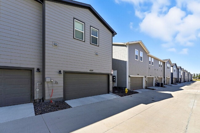 Building Photo - Stunning 3-Bed Townhome in Northglenn w/ 2...