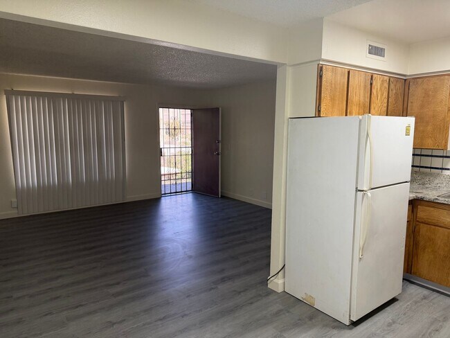 Building Photo - 2 Bedroom 1 Bath In Central Las Vegas