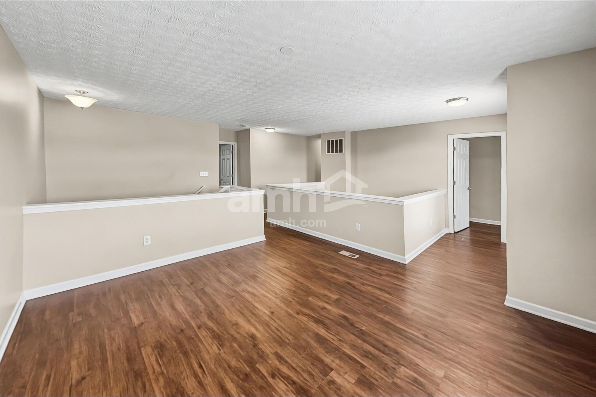 Building Photo - 340 Evergreen Cir