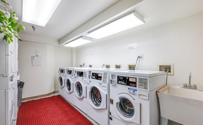 Building Photo - Charming One-Bedroom near Downtown Seattle!!!