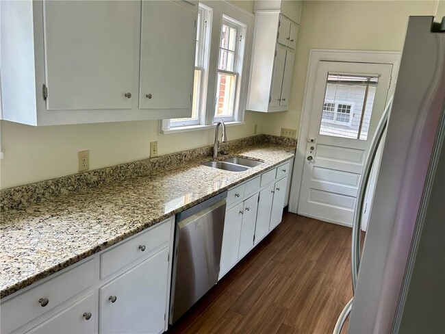 Building Photo - 60 Inman Cir NE