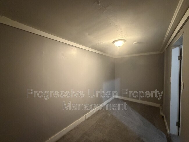 Building Photo - 10602 Earle Ave