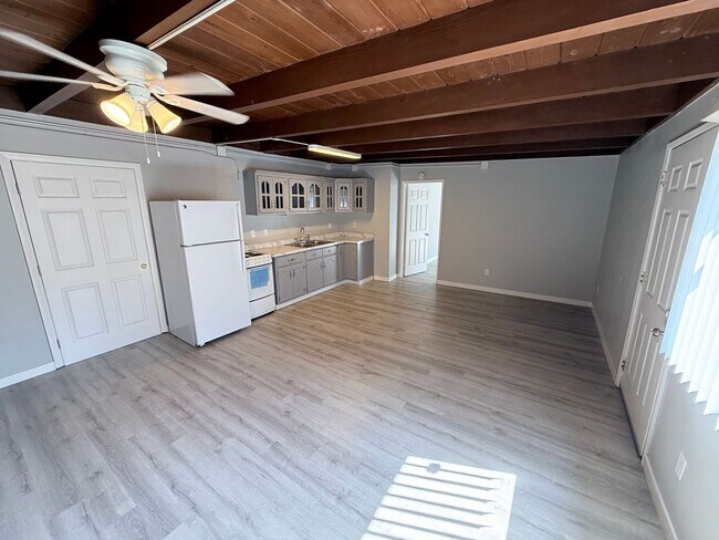 Building Photo - 1561 Olive Ave
