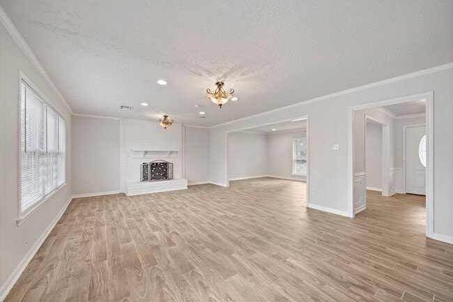 Building Photo - Gorgeous 4 bed/2.5 bath two story home in ...