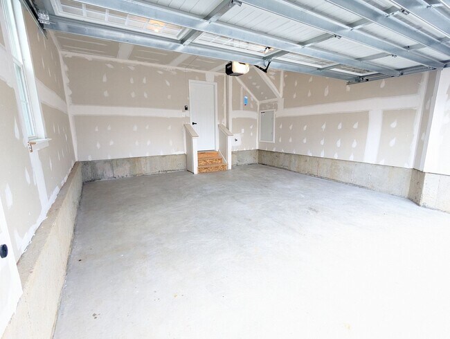 Building Photo - Gorgeous New Construction (never lived in)...
