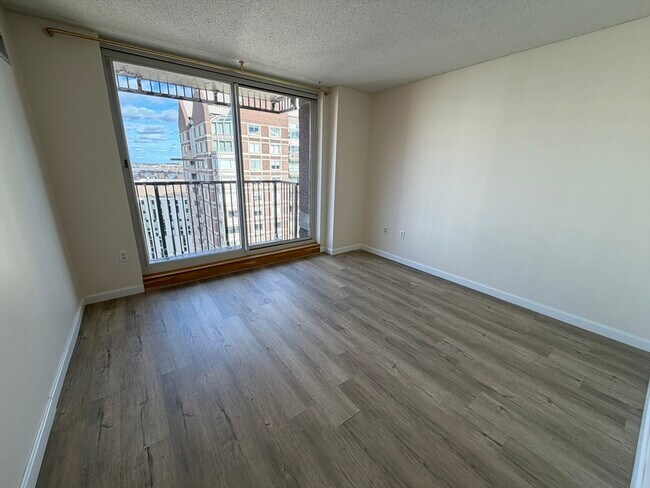 Building Photo - 8 Museum Way