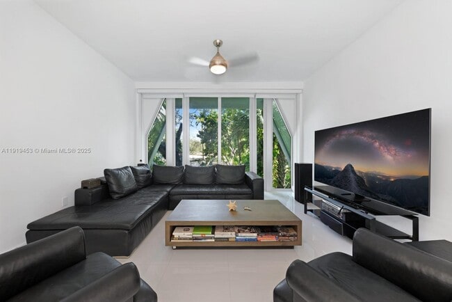 Building Photo - 3861 Kumquat Ave