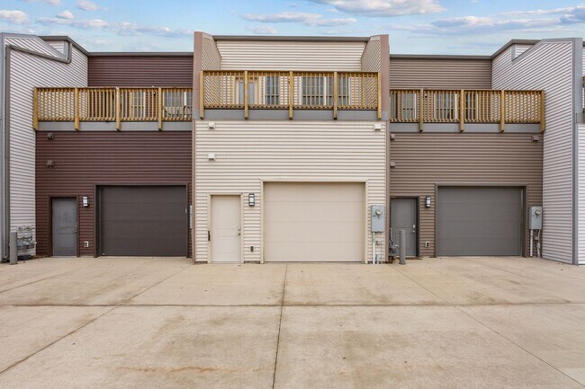 Building Photo - Large Townhome In Kingston Neighborhood Just Blocks From Downtown