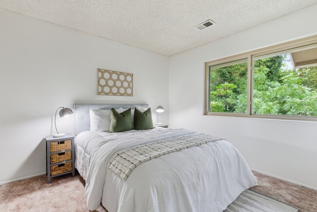 Building Photo - 1123 San Ramon Valley Blvd